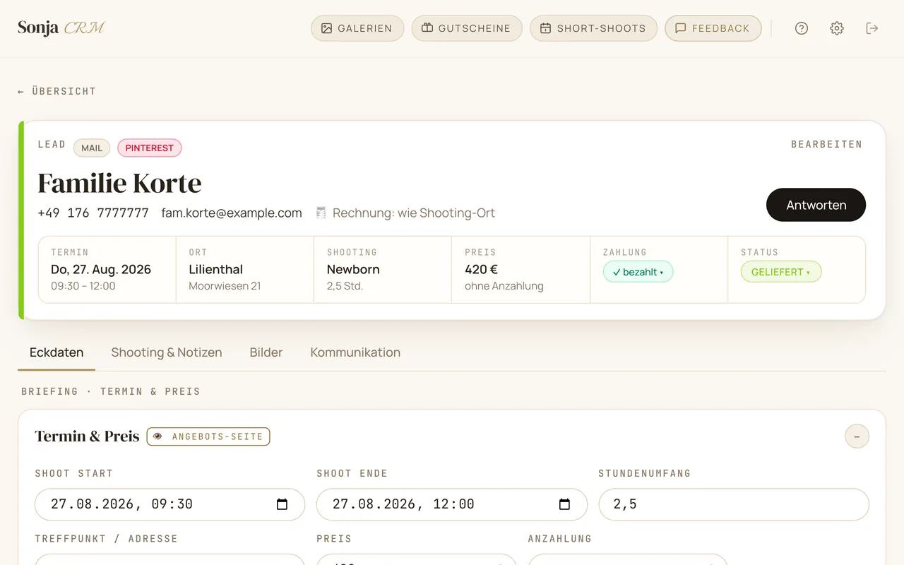 Karteikarte einer Anfrage: Kopf mit Termin, Ort, Shooting, Preis, Zahlung und Status, darunter die Tabs