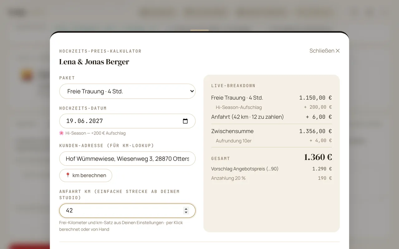 Hochzeits-Kalkulator mit Aufstellung aus Paket, Saison-Aufschlag, Anfahrt, Aufrundung und Gesamtpreis